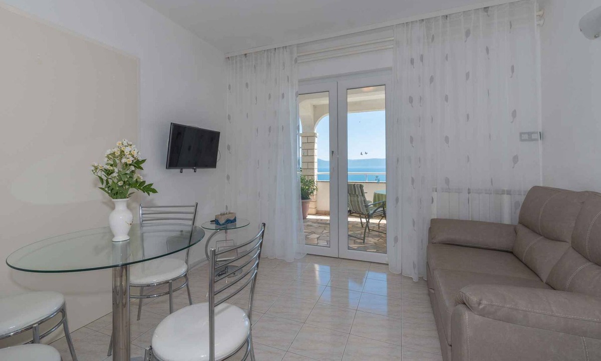 Ravni Apartment | Holiday apartment with sea view and barbecue facilities