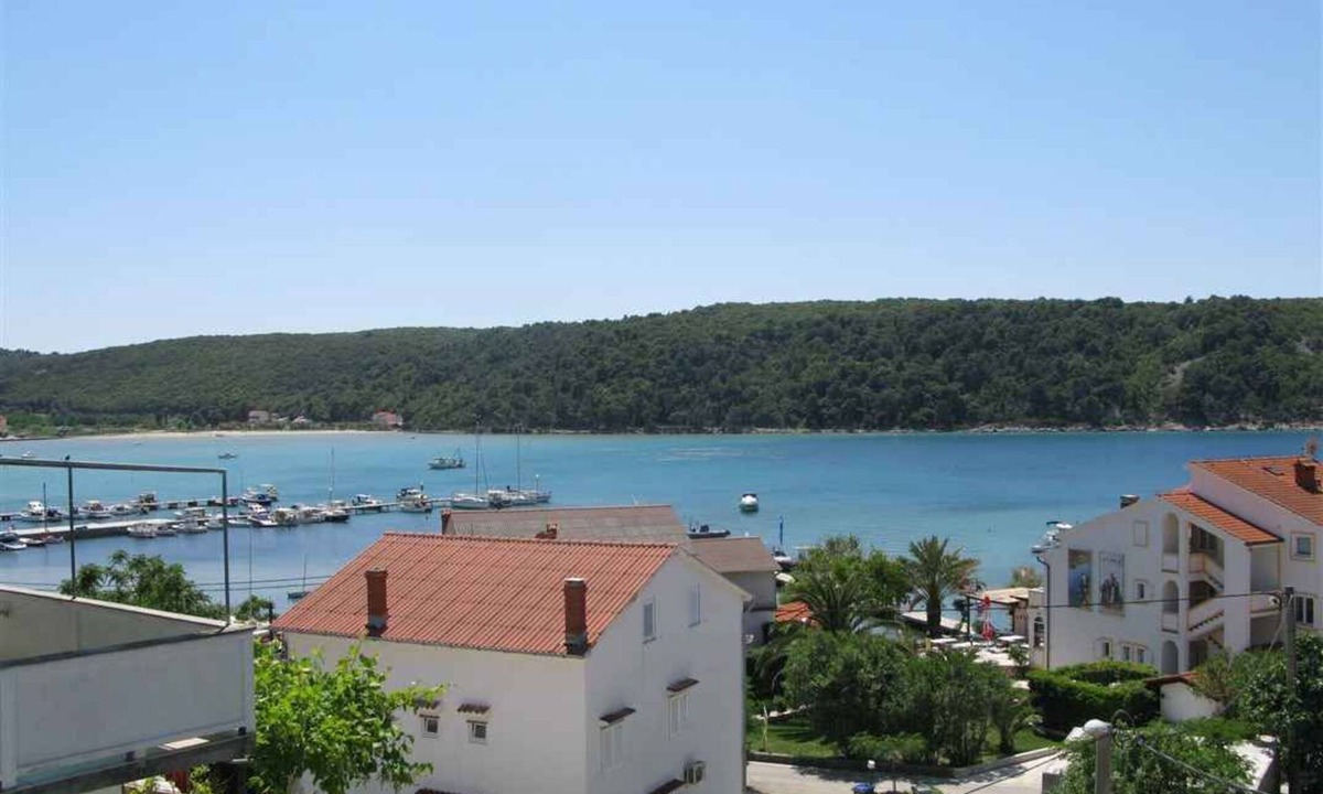 Kampor Apartment | Holiday apartment with terrace and air conditioning
