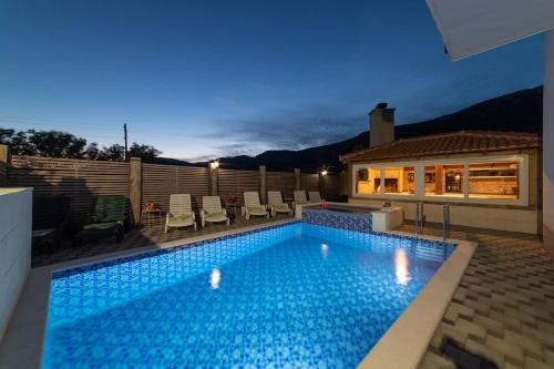Kastel Stari House | Holiday Home Chester with Heated Pool