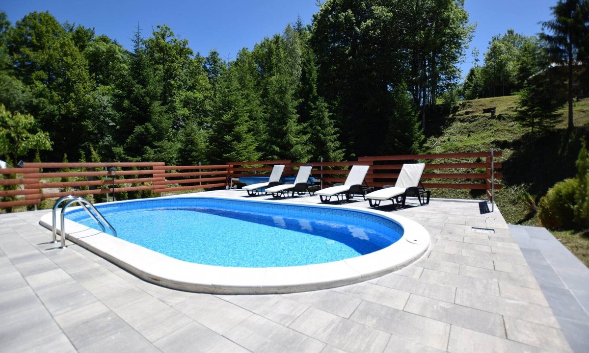 Brod Moravice House | Holiday Home in Brod Moravice with Pool