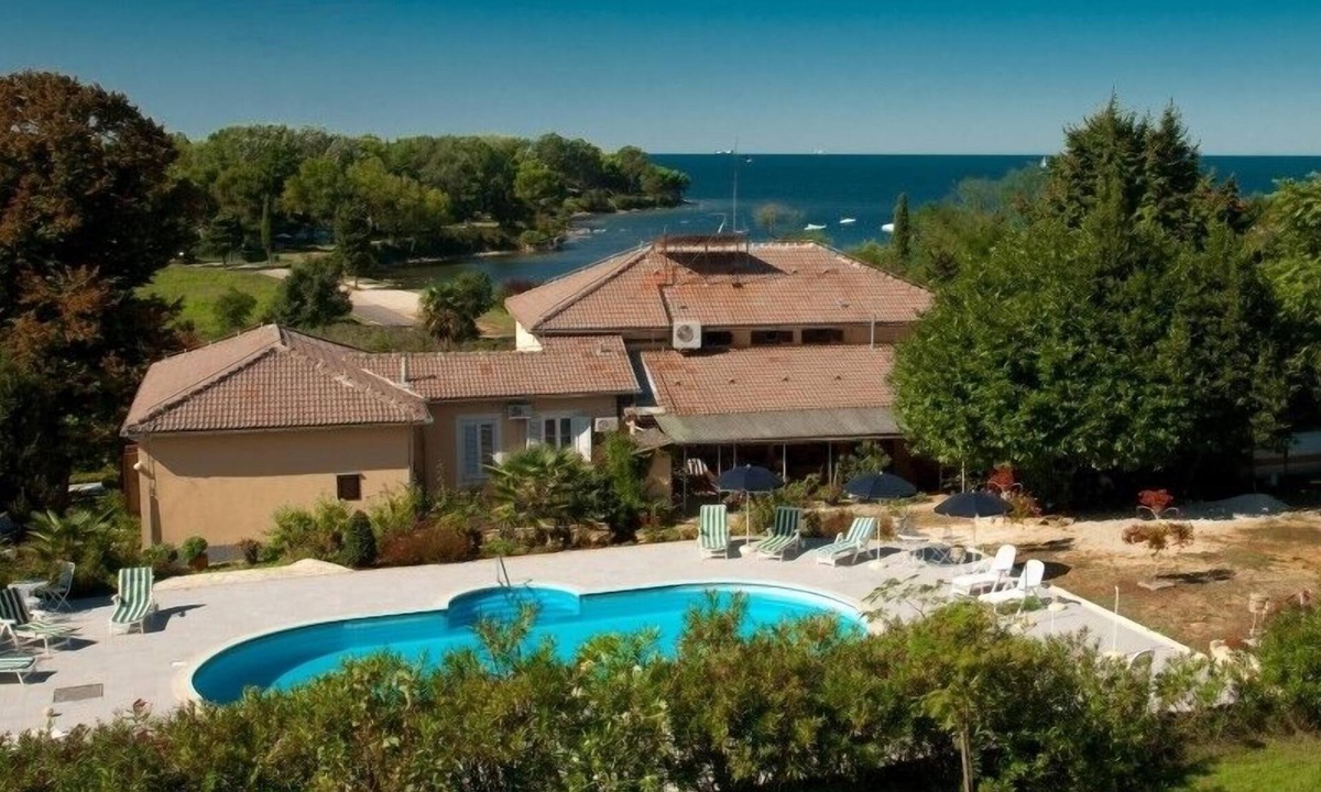 Savudrija House | Holiday Home in Savudrija with Terrace, Air condition, WIFI, Washing machine (123-11)