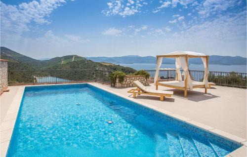 Kremena House | Holiday Home Kremena 72 With Outdoor Swimmingpool