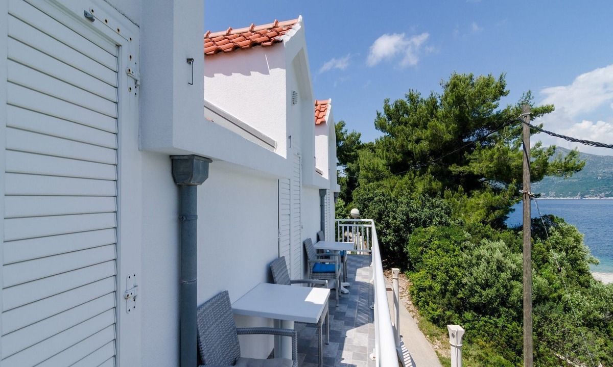Kolocep Island Apartment | Holiday Home Maćus-One Bedroom Apartment with Balcony