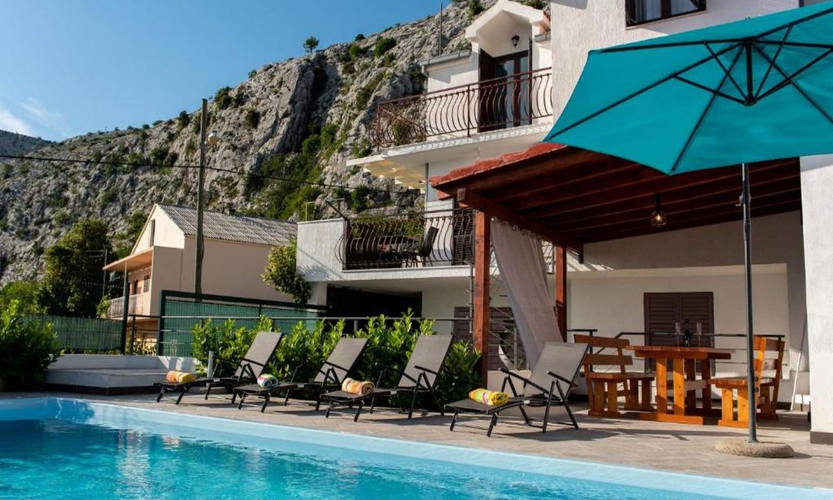 Gornje Sitno Villa | Holiday home Mons Aureus - Three Bedroom Villa with swimming pool