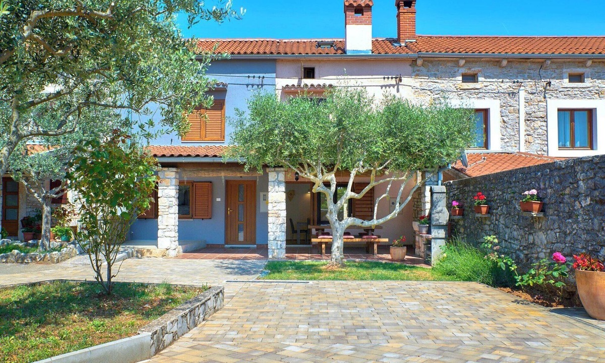 Orihi House | Holiday home Orihi * 2000 m2 fenced garden, covered terrace, BBQ