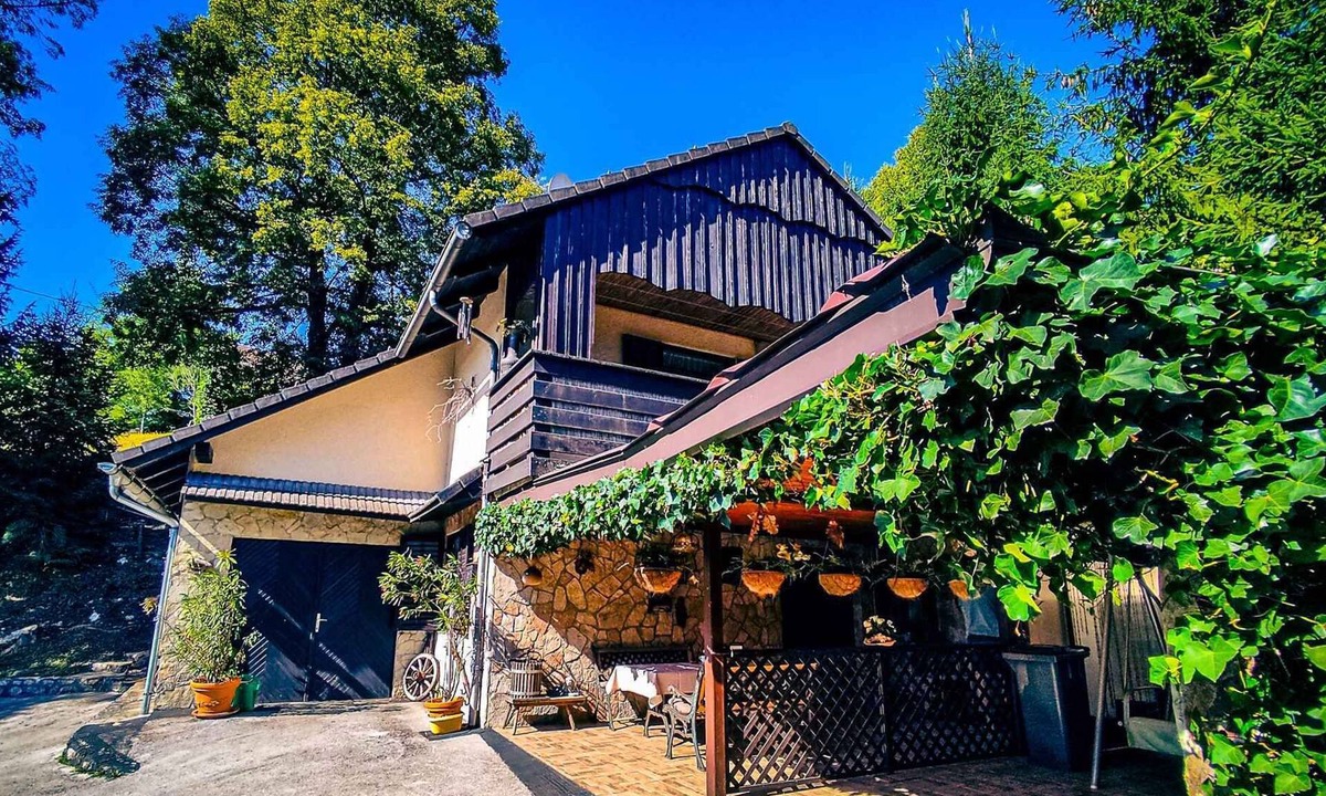 Srednje Grcevje House | Holiday home peaceful surroundings