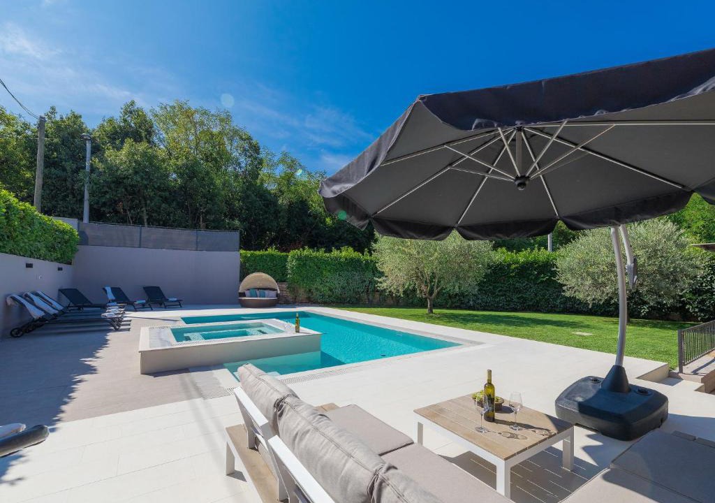Cepljani House | Holiday Home Villa Mala by Interhome