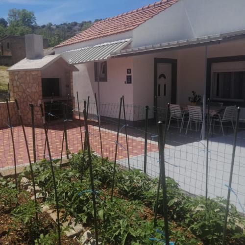 Pirovac House | Holiday Home VINKO in rural area of Pirovac for 5 persons