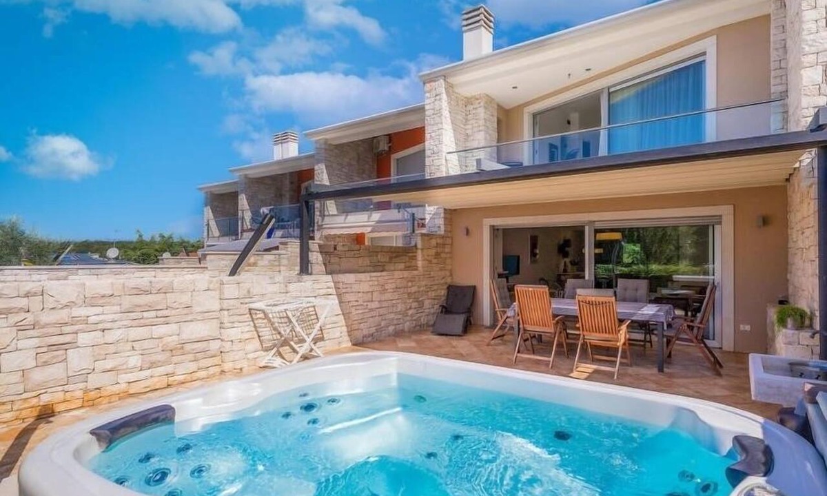 Krizine House | Holiday home with hot tub Sveti Ivan, Umag (K-27207)