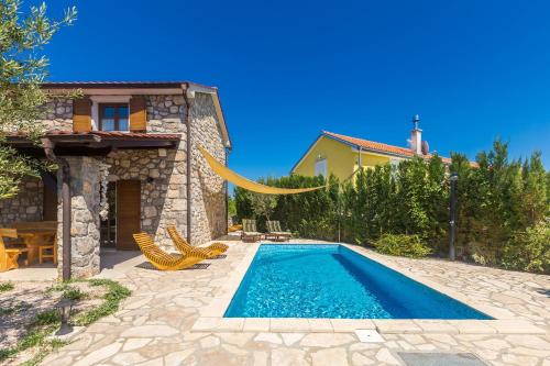 Sveti Ivan Dobrinjski House | Holiday house BLUE IVY with swimming pool