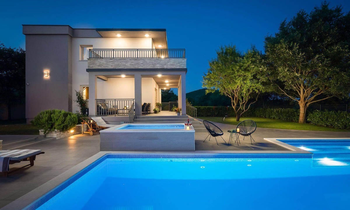 Dicmo House | Holiday house Dicmo for 1 - 6 persons with 3 bedrooms - Holiday home