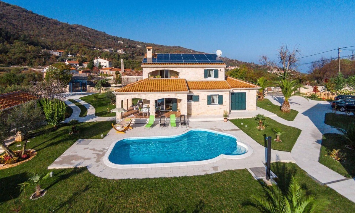 Golovik House | Holiday house Golovik for 1 - 12 persons with 6 bedrooms - Holiday house