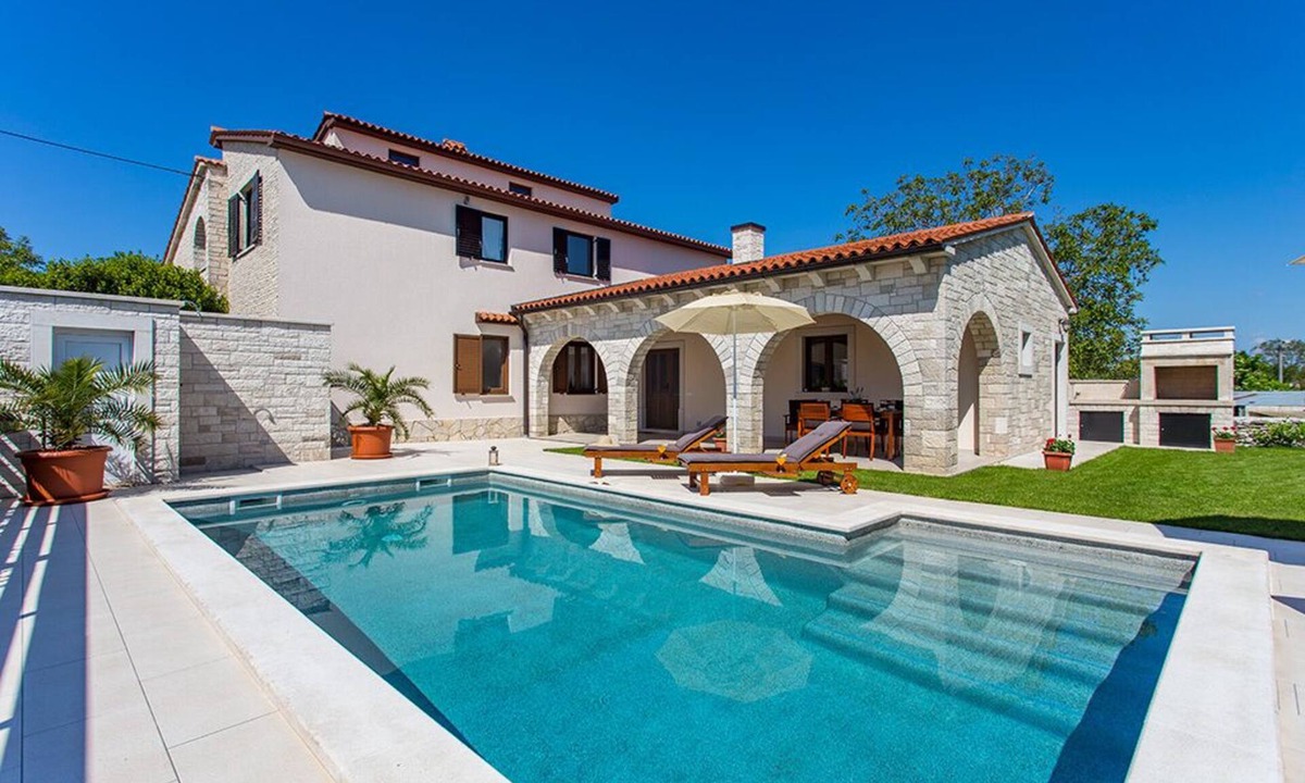 Bicici House | Holiday house with a private swimming pool and garden