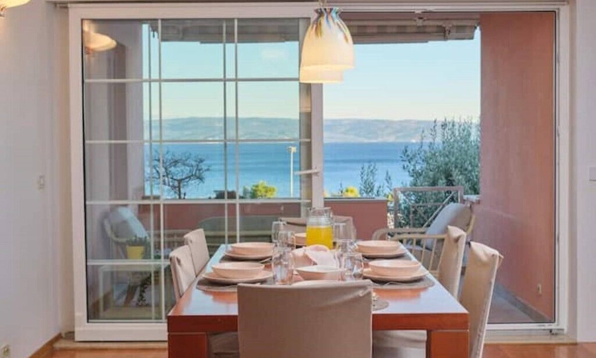 Znjan Apartment | Holiday Seaview Apartment by Litto