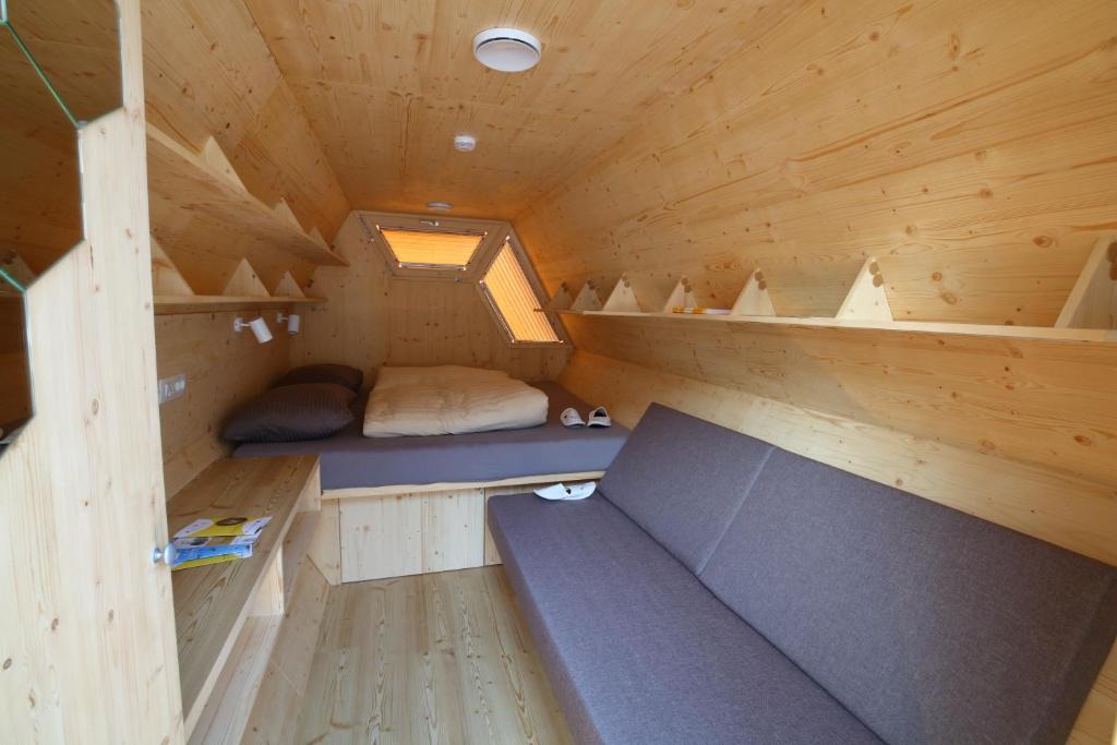 Visnja Gora House | Honeybee Hostel - Hiša kranjske čebele