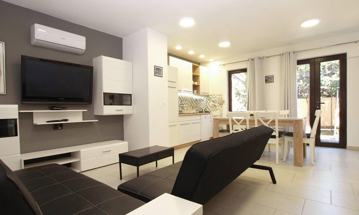 Stinjan House | House 747