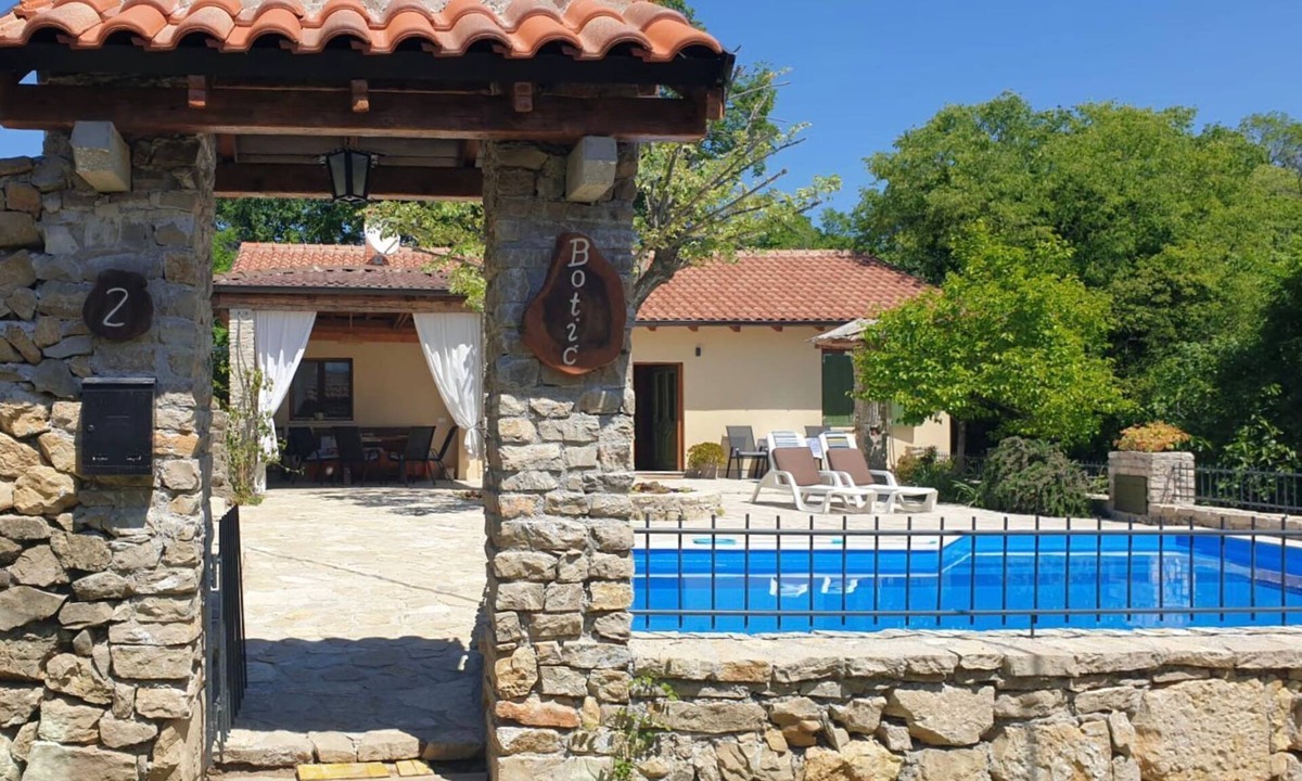 Trn House | House Botic