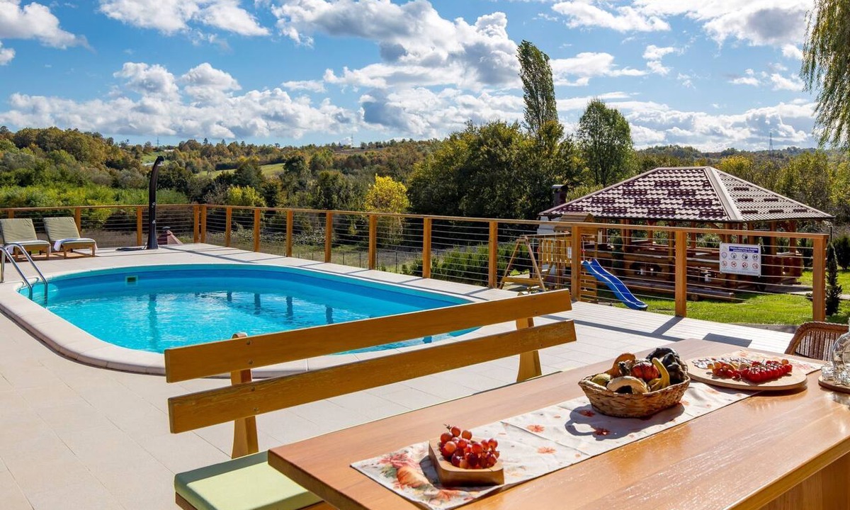 Petrinja House | House Drvena kuća Babylonica by Interhome