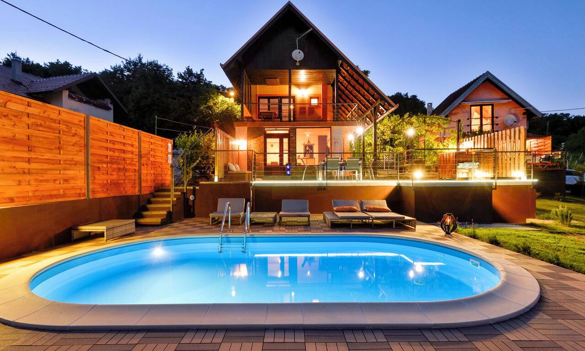 Sveti Ivan Zelina House | House in a quiet location ideal for family holidays. Pool, hot tube and sauna.