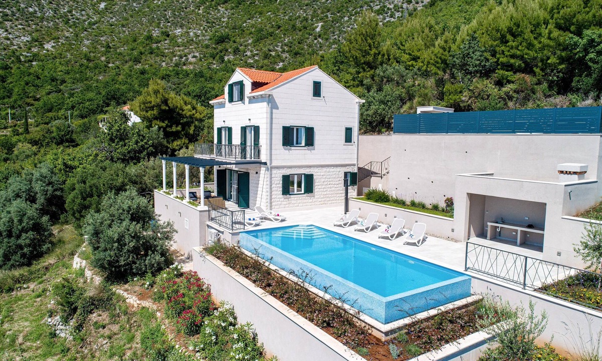 Brsecine House | House Maro-infinty pool with splendid view