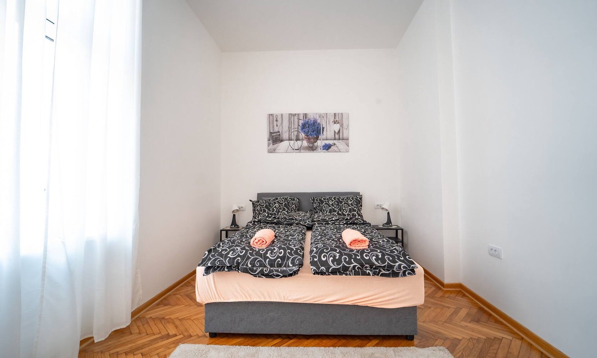 Stari Grad Apartment | https:/www.youtube.com/watch?v=wqHbAxgNcCs