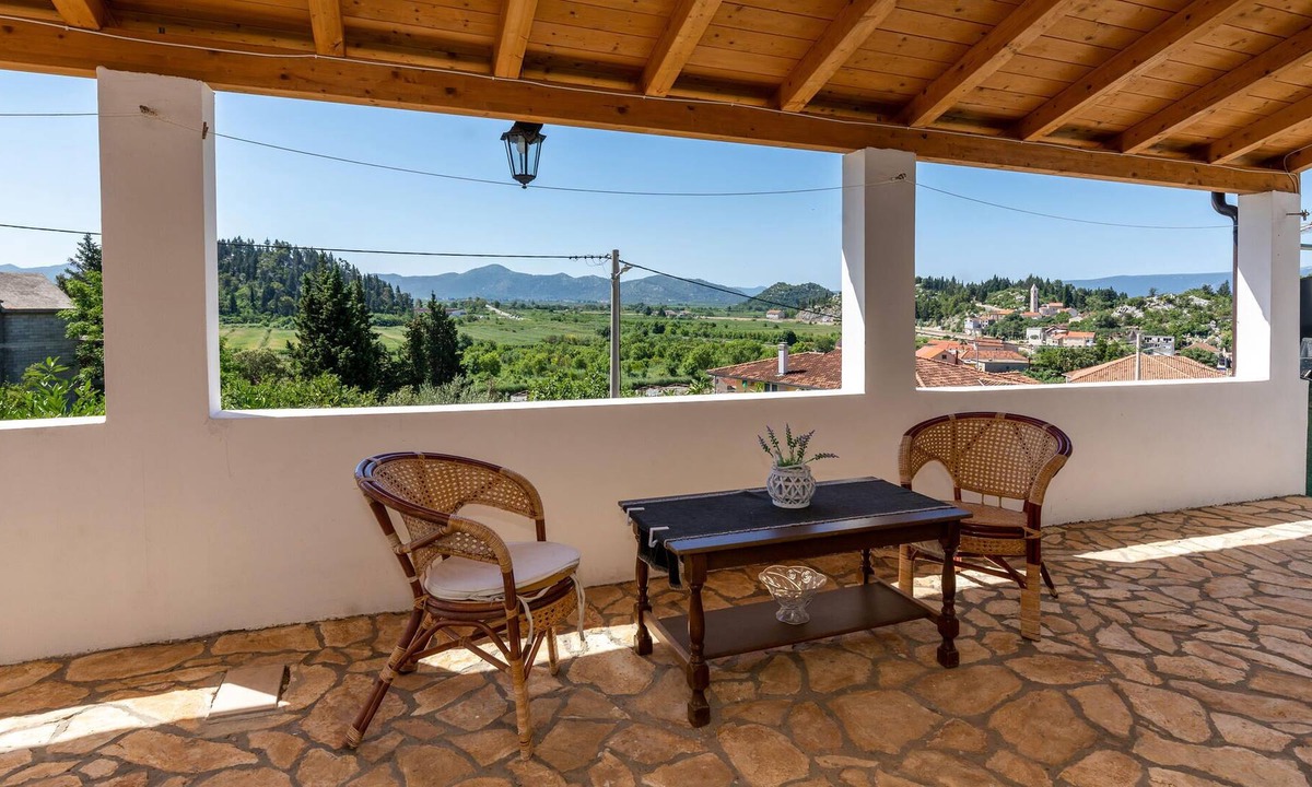 Ploce Apartment | Inviting cottage near the coast and the Neretva Delta.