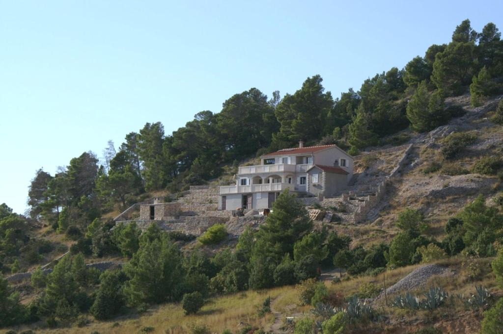 Nerezise Apartment | Isolated apartments with a parking space Cove Vela Farska, Brac - 2897