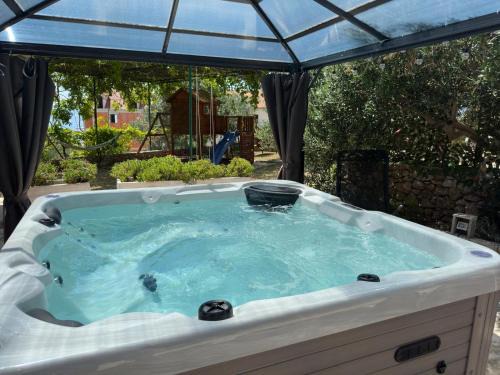Bol Villa | Jacuzzi apartman Marin