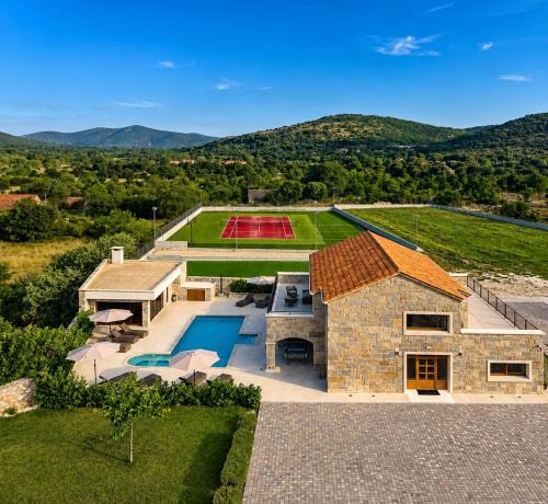 Businci House | James Bond Hideout - Tennis, Football, Spa & Pool