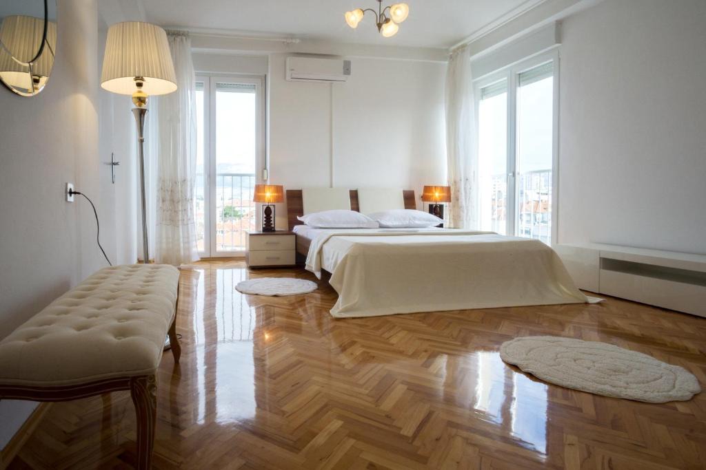 Split Apartment | Jelena Apartment