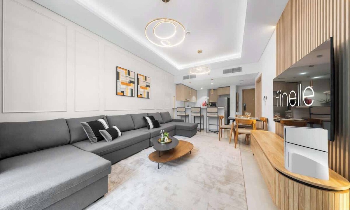 Jumeirah Village Circle Apartment | JVC 1BR nr Circle Mall | Sleeps 7 | Pool & Gym
