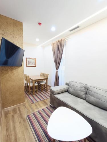 Ferhadija Street Apartment | KARAULA Apartments