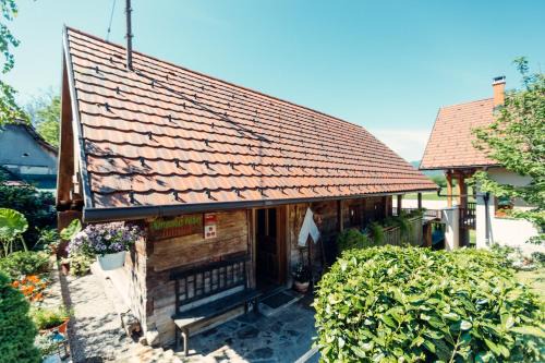 Crnomelj House | Kmečka hiša Bahor