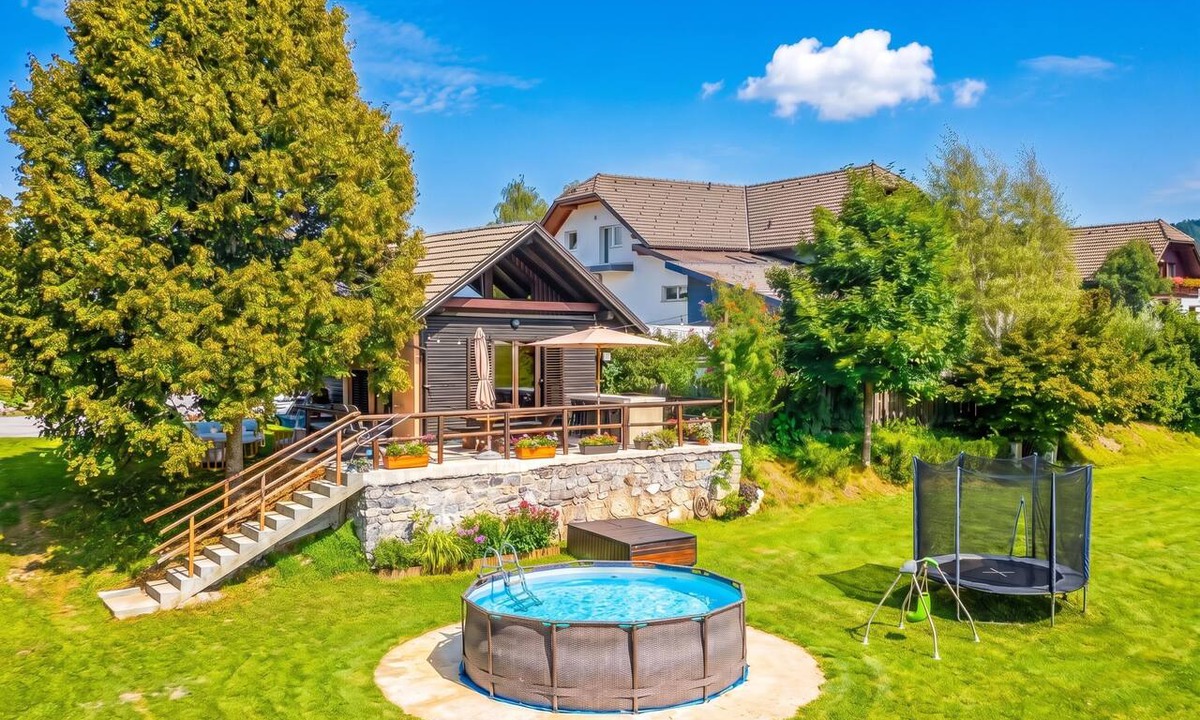 Velike Bloke Ski Chalet | Kraševec Lodge with Garden & Pool, Bloke, Slovenia