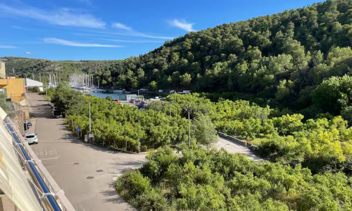 Bicine Apartment | KRK Enjoy waterfalls, sun, beach and sea: Domicile Sunce Gudiča