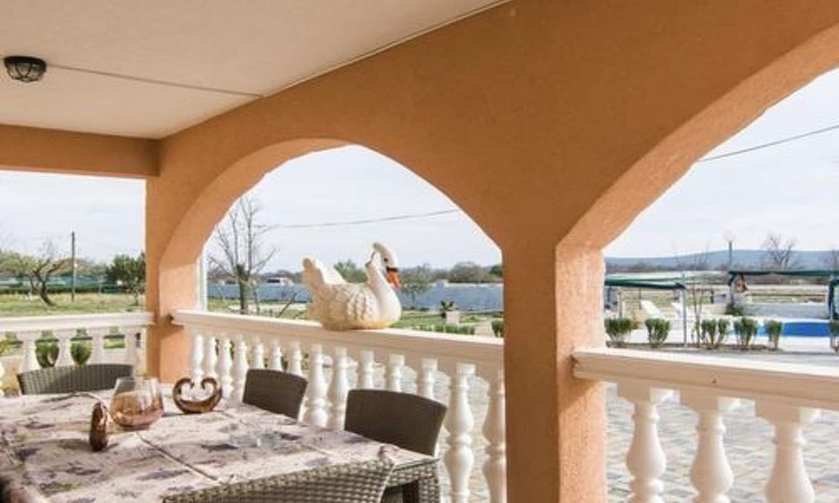Stankovci Apartment | Laura mit Pool by Interhome