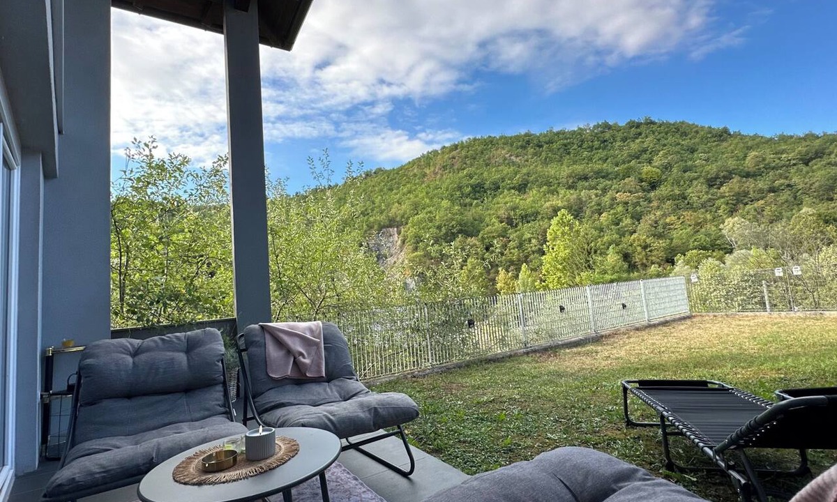 Mali Radic House | Layal Residence | Cozy 2-Floor Home with Large Private Terrace Near Una River