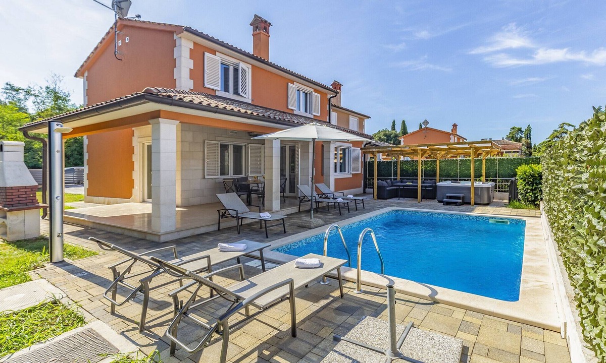 Valdebek Villa | Lotus Elite Villa with Pool & Jacuzzi 11