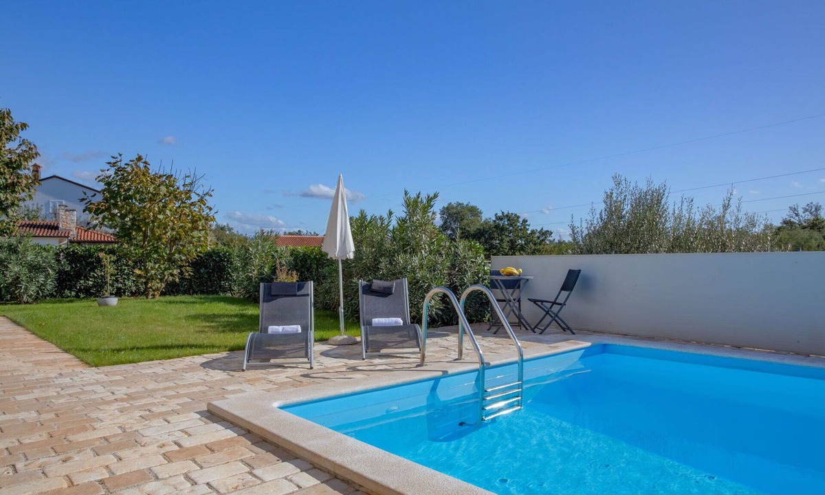 Nova Vas Apartment | Lovely apartment for 3 guests with A/C, pool, WIFI, TV, terrace and panoramic view