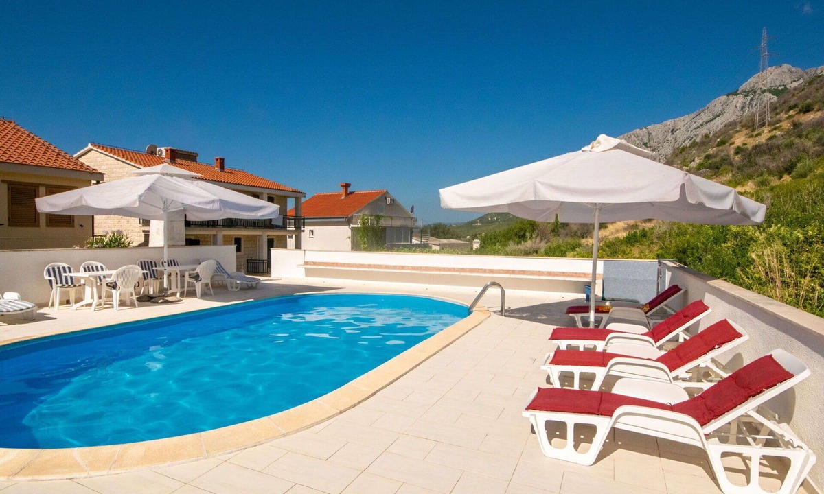Stankovici Apartment | Lovely apartment for 4 people with A/C, pool, WIFI, terrace, pets allowed and panoramic view
