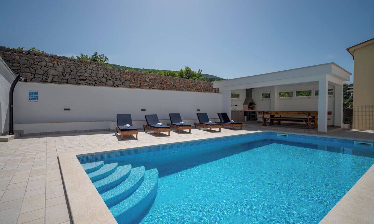 Klenovica Apartment | Lovely apartment for 4 people with WIFI, pool, A/C, TV and terrace
