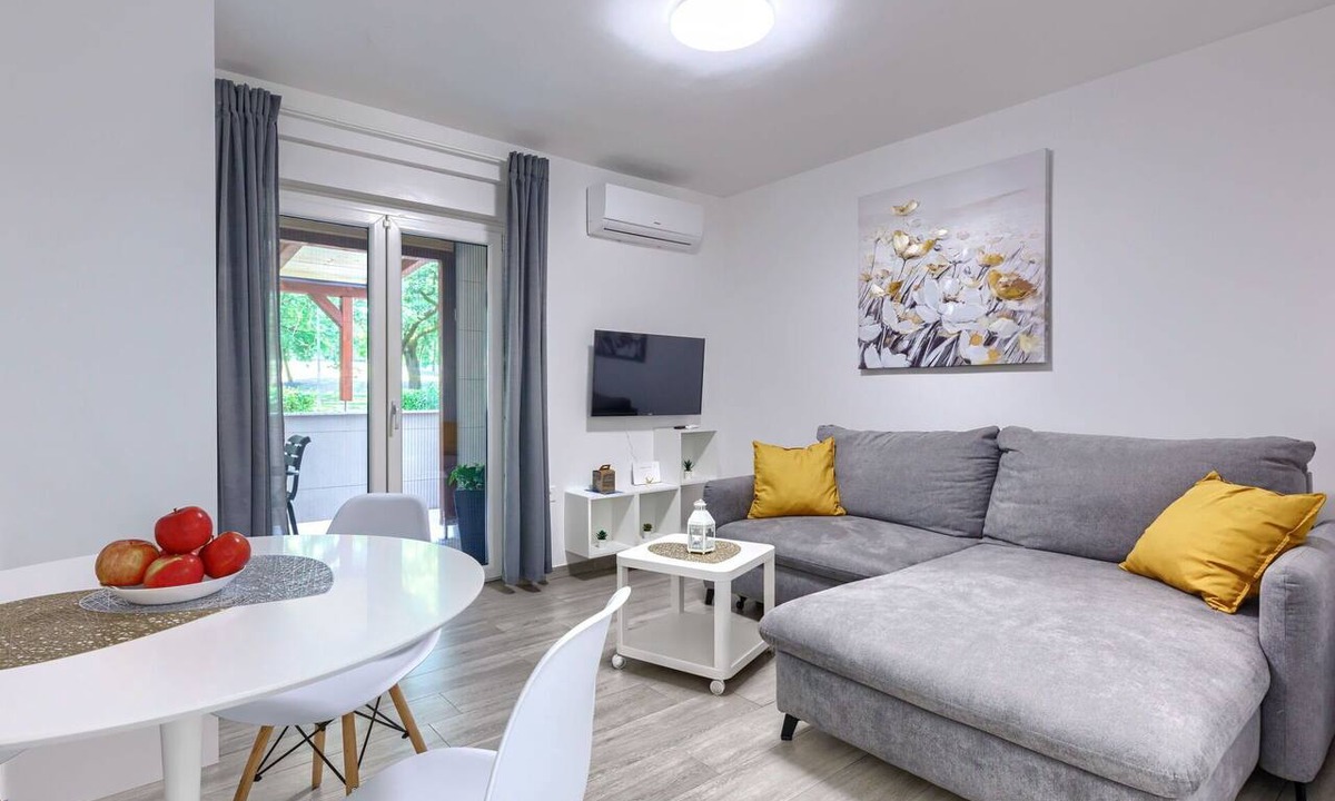 Cervar Porat Apartment | Lovely apartment for 4 people with A/C, WIFI, TV and terrace