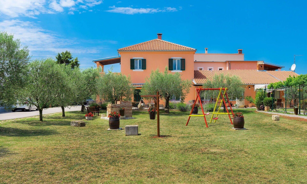 Vintijan Apartment | Lovely apartment for 5 people with A/C, WIFI, TV and terrace