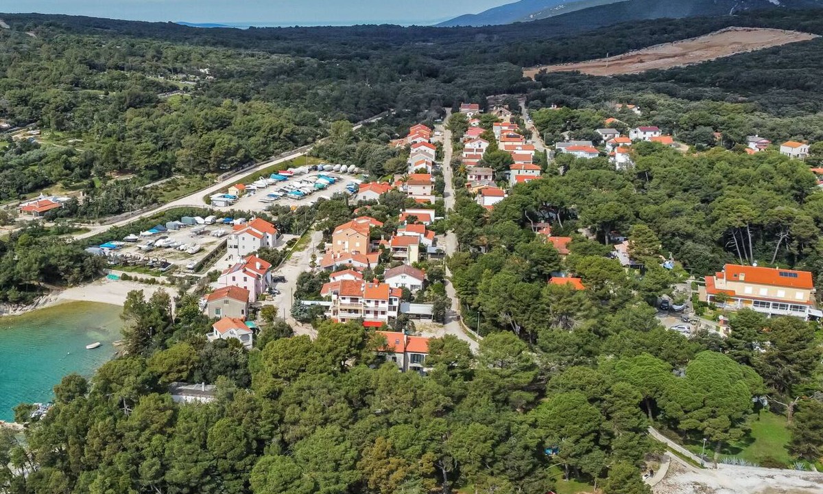 Artatore Apartment | Lovely apartment for 6 people with WIFI, A/C, hot tub, TV and patio