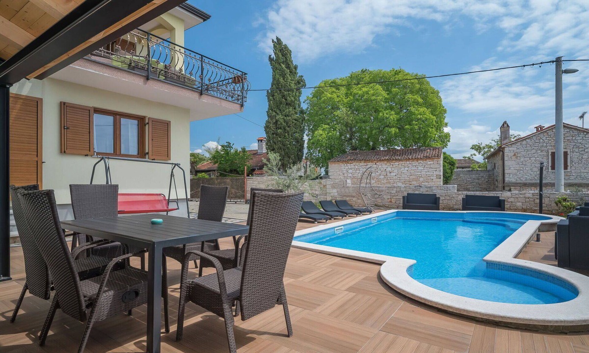 Tar-Vabriga Apartment | Lovely apartment for 6 people with WIFI, A/C, pool, TV, terrace and pets allowed