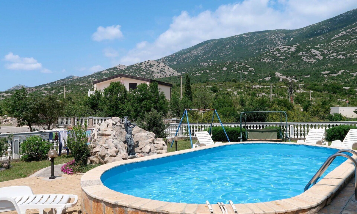 Cesarica Apartment | Lovely apartment for 8 people with WIFI, pool, A/C, TV and terrace