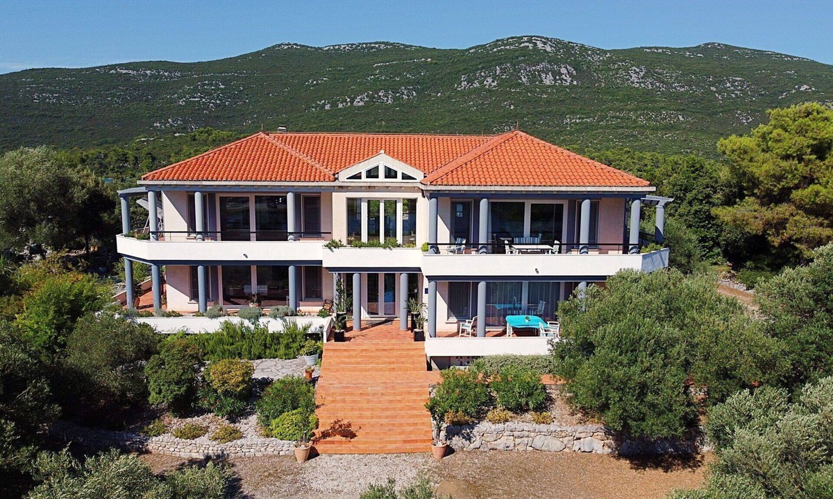 Mali Ston Apartment | Lovely apartment for 8 people with A/C, hot tub, WIFI, TV and terrace