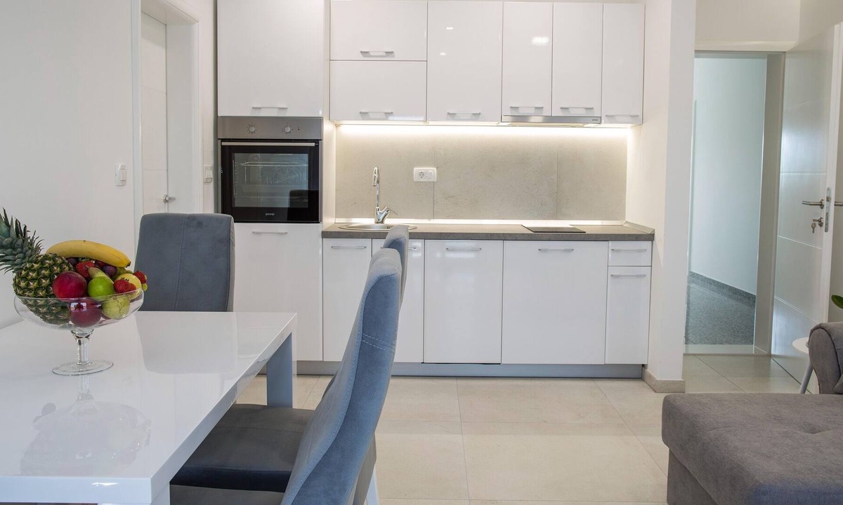 Imotski Apartment | Lovely Apartment in Imotski with Balcony