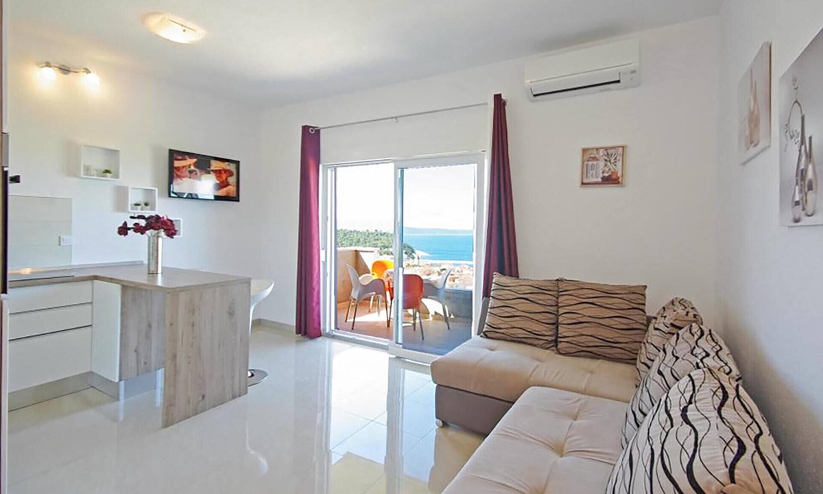 Moca Apartment | Lovely apartment in Makarska with lake view