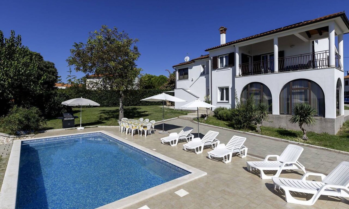 Topid Apartment | Lovely apartment with private pool, A/C, WIFI, TV, terrace, pets allowed and panoramic view